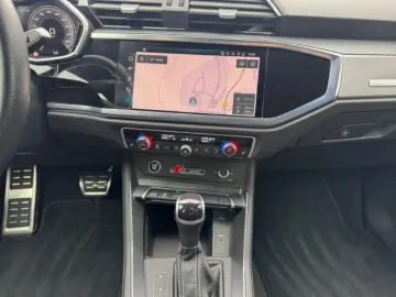 Q3 45 TFSI-e S-LINE LED NAVI+ AHK 19'' PANO REAR