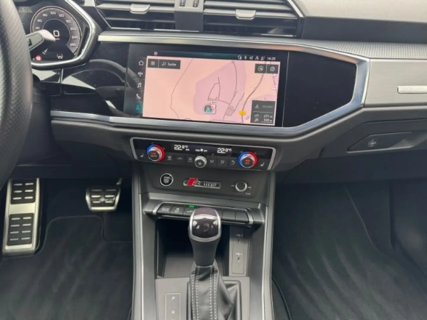 Q3 45 TFSI-e S-LINE LED NAVI+ AHK 19'' PANO REAR