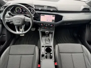 Q3 45 TFSI-e S-LINE LED NAVI+ AHK 19'' PANO REAR