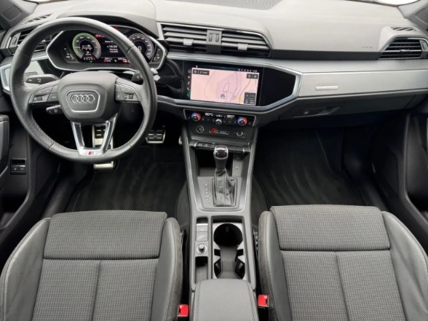 Q3 45 TFSI-e S-LINE LED NAVI+ AHK 19'' PANO REAR