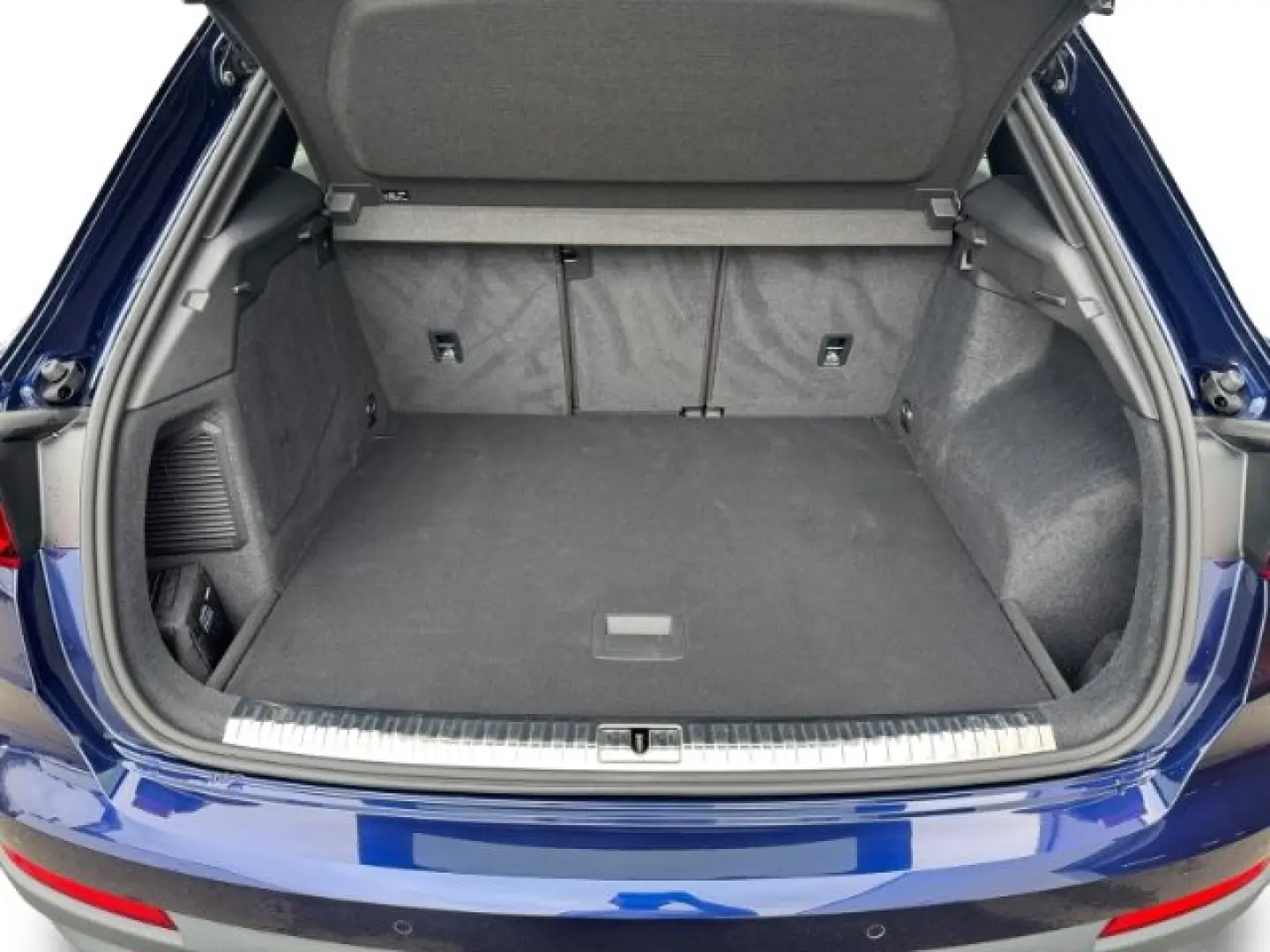 Q3 45 TFSI-e S-LINE LED NAVI+ AHK 19'' PANO REAR