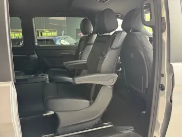 V 300 4M L EDITION*STANDH*AHK*KAMERA*TISCH*LED