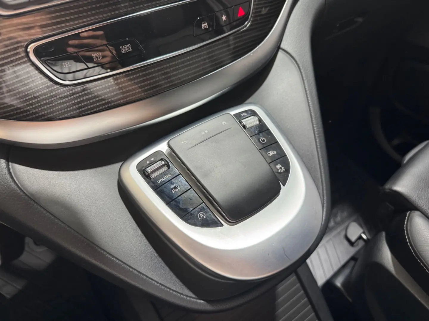 V 300 4M L EDITION*STANDH*AHK*KAMERA*TISCH*LED