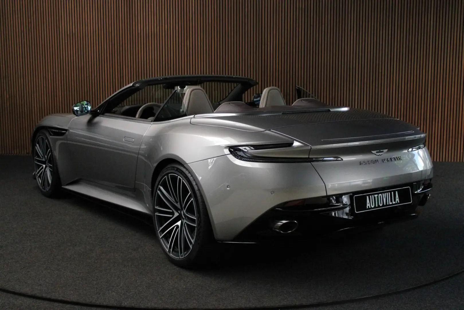 V8 Volante DB12 4.0  ACC Bowers & Wilkins