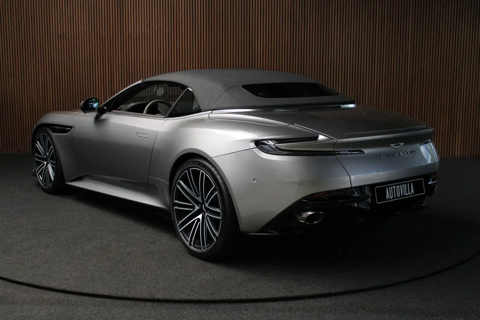 V8 Volante DB12 4.0  ACC Bowers & Wilkins