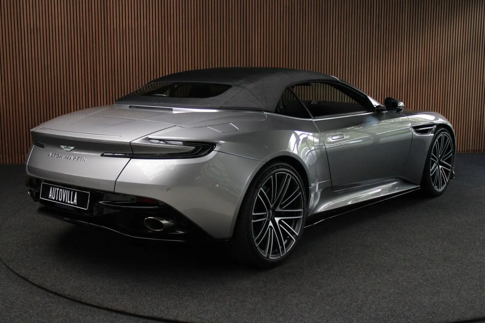 V8 Volante DB12 4.0  ACC Bowers & Wilkins
