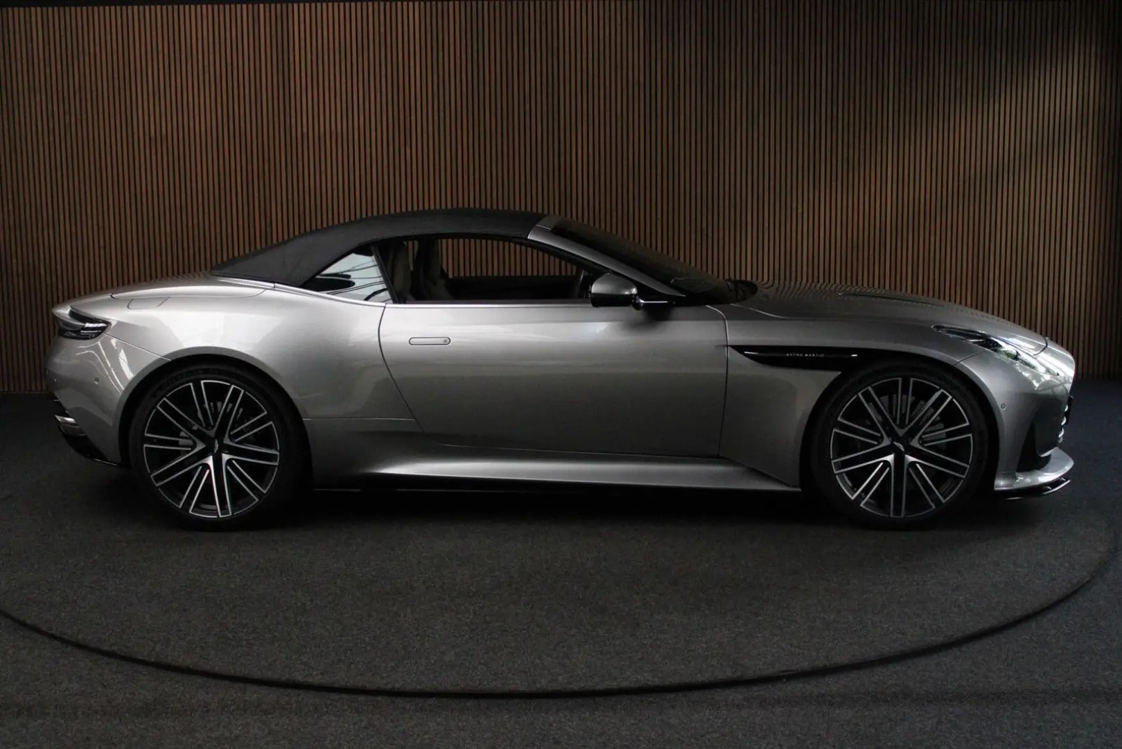 V8 Volante DB12 4.0  ACC Bowers & Wilkins