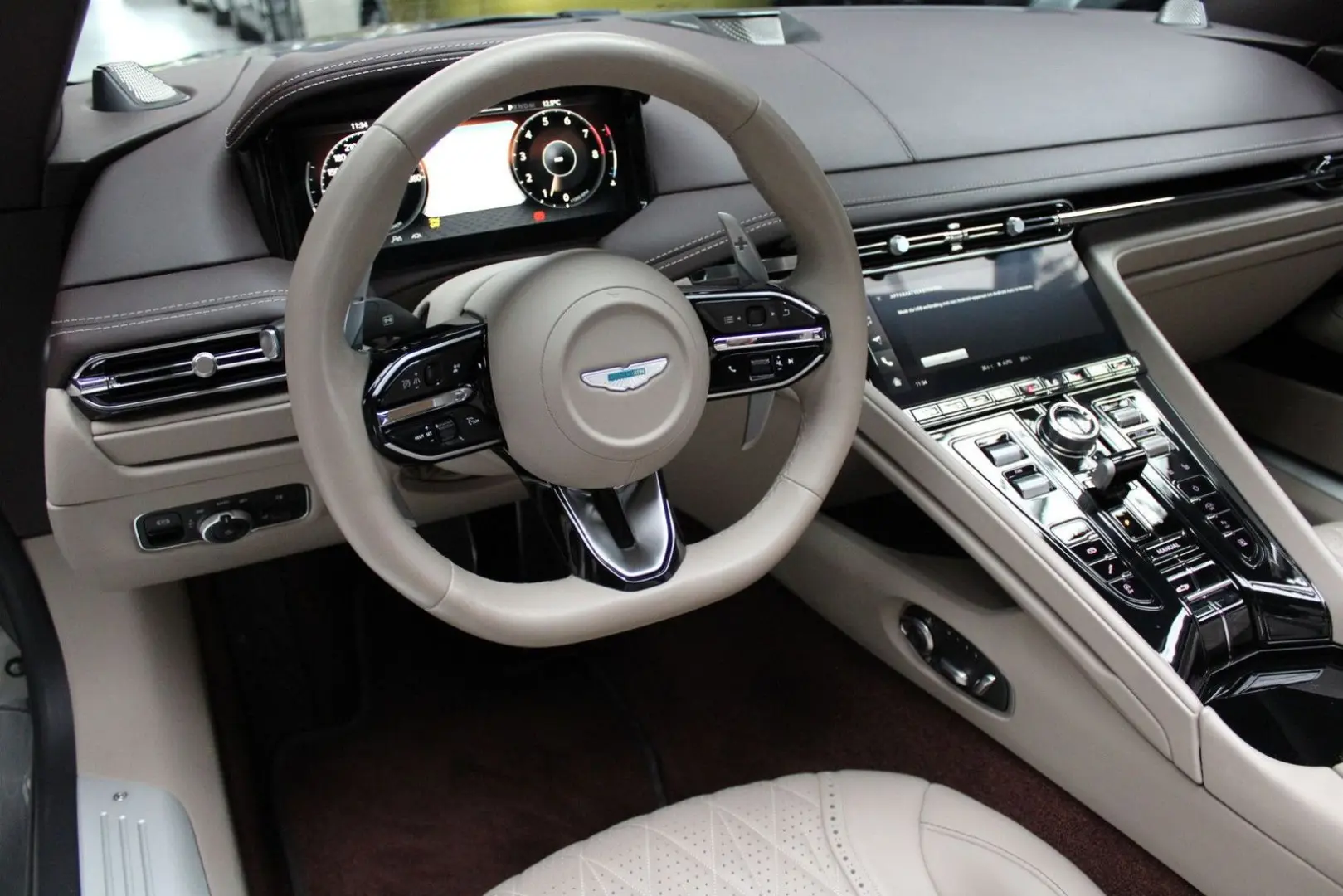 V8 Volante DB12 4.0  ACC Bowers & Wilkins