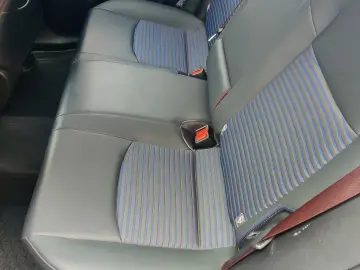 RAV4 - 35.000 KM - Garantie 10 ani