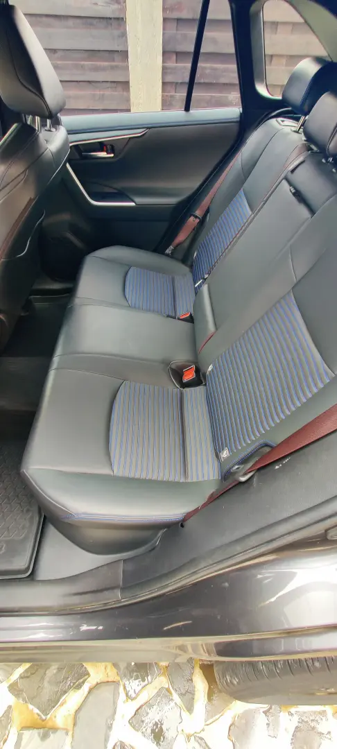 RAV4 - 35.000 KM - Garantie 10 ani