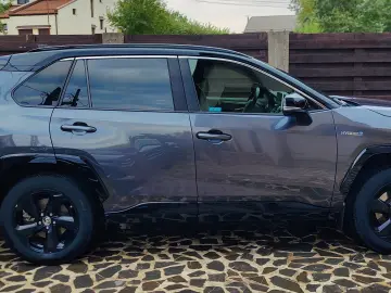 RAV4 - 35.000 KM - Garantie 10 ani