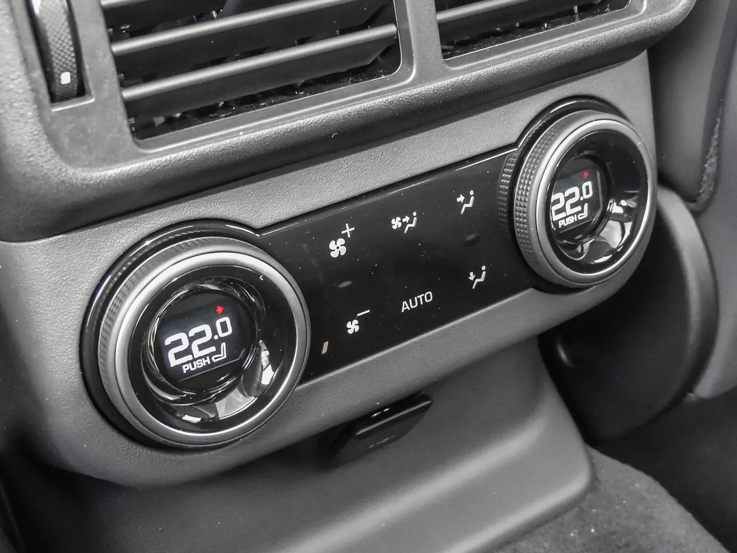 Range Rover Velar Dynamic HSE P400 HUD Luftfeder