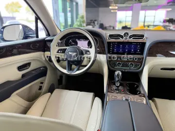 Bentayga 3.0 Hybrid 4WD  Panorama HUD