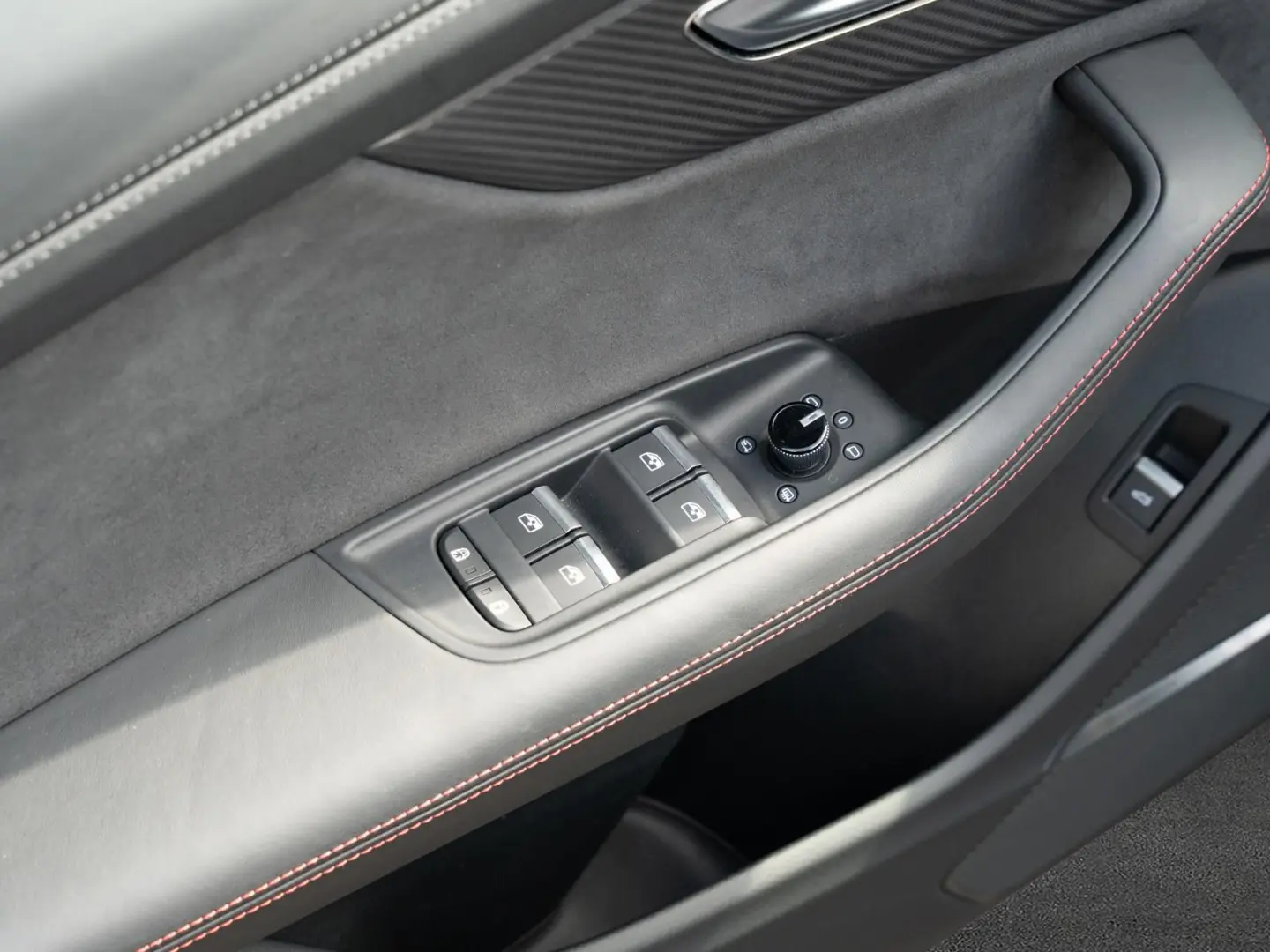 RS Q8 4.0 TFSI quattro 23