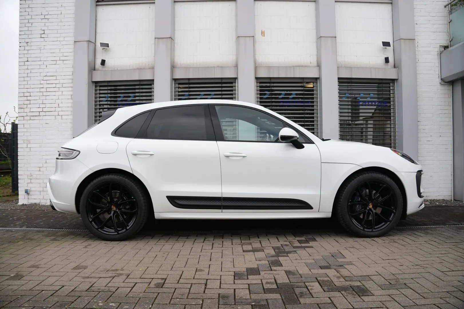 MACAN  ACC-LUFTFEDERUNG-PANO-AHK-BOSE-21