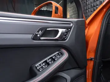 Macan 2.0T 14Wege Pano Chrono