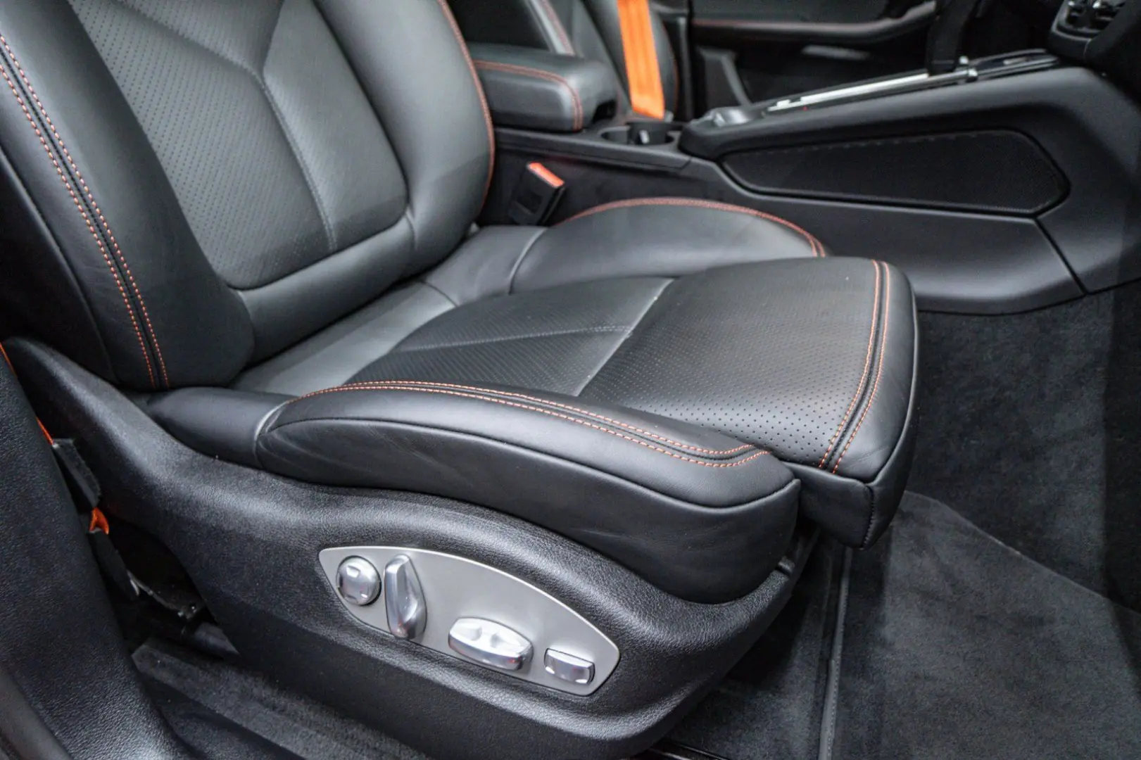 Macan 2.0T 14Wege Pano Chrono