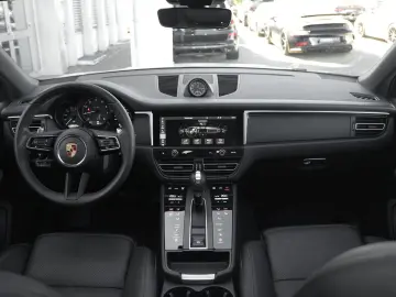 MACAN  LUFTFEDERUNG-PANO-STANDH.-BOSE-21SPYDER