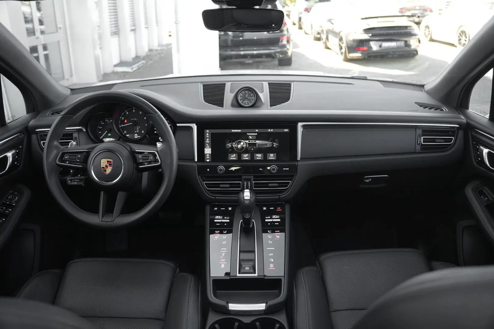 MACAN  LUFTFEDERUNG-PANO-STANDH.-BOSE-21SPYDER