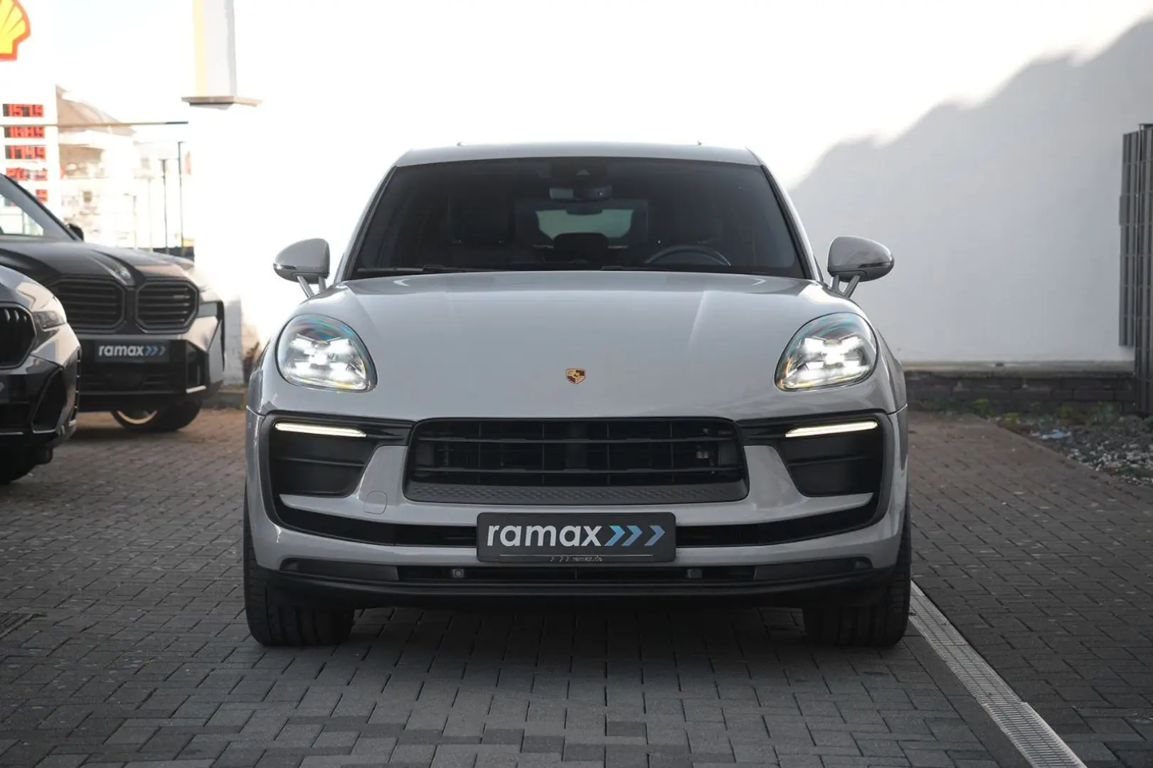 MACAN  LUFTFEDERUNG-PANO-STANDH.-BOSE-21SPYDER