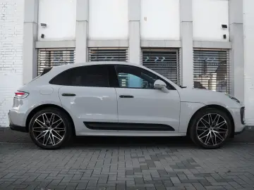 MACAN  LUFTFEDERUNG-PANO-STANDH.-BOSE-21SPYDER