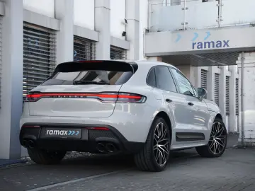 MACAN  LUFTFEDERUNG-PANO-STANDH.-BOSE-21SPYDER