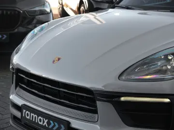 MACAN  LUFTFEDERUNG-PANO-STANDH.-BOSE-21SPYDER