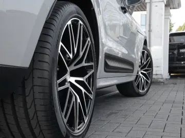 MACAN  LUFTFEDERUNG-PANO-STANDH.-BOSE-21SPYDER