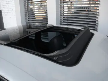 MACAN  LUFTFEDERUNG-PANO-STANDH.-BOSE-21SPYDER