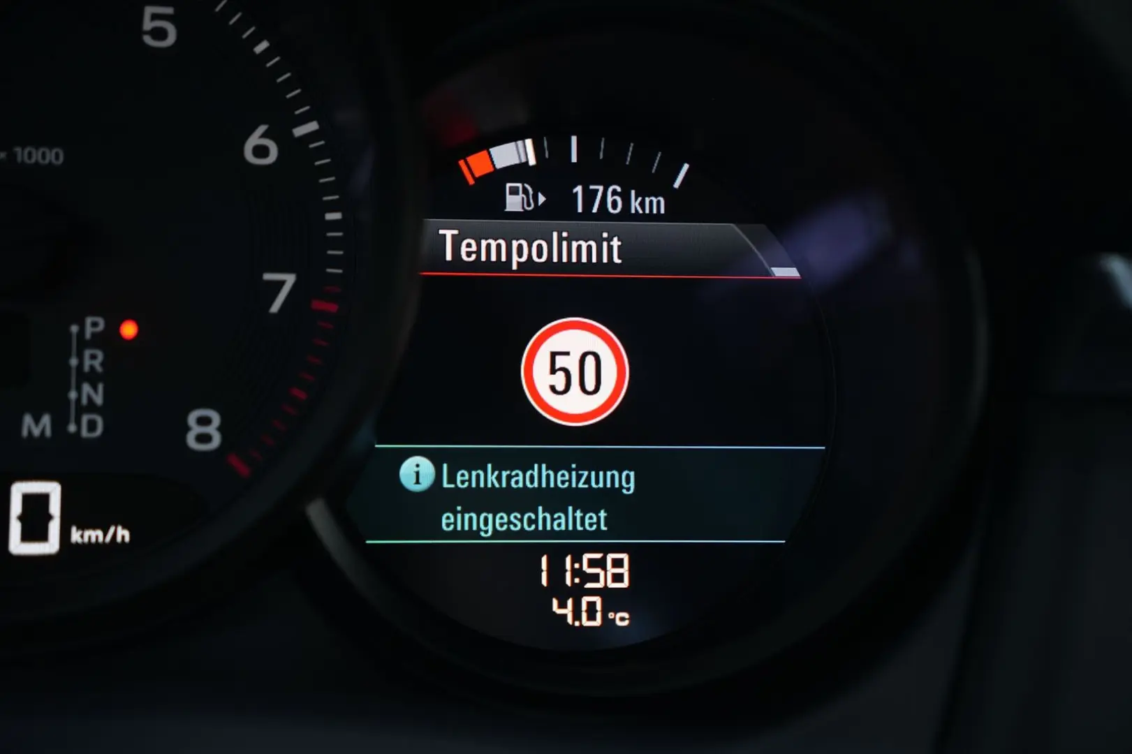 MACAN  LUFTFEDERUNG-PANO-STANDH.-BOSE-21SPYDER
