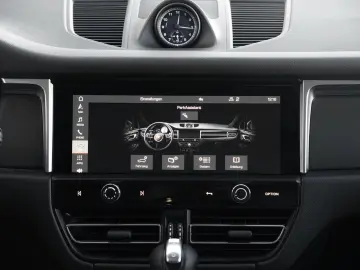 MACAN  LUFTFEDERUNG-PANO-STANDH.-BOSE-21SPYDER