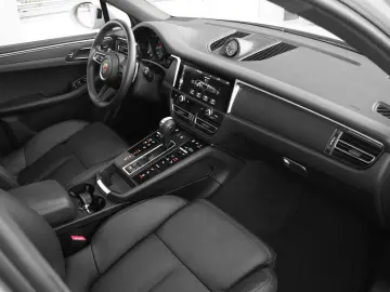 MACAN  LUFTFEDERUNG-PANO-STANDH.-BOSE-21SPYDER