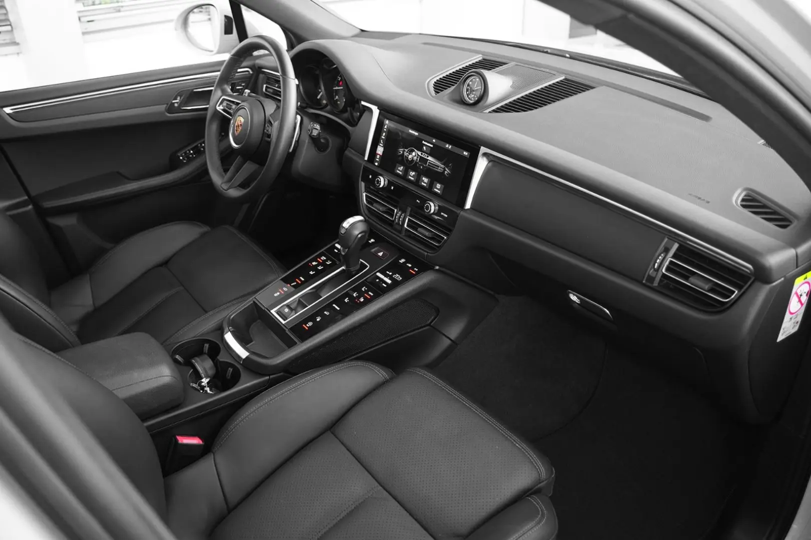 MACAN  LUFTFEDERUNG-PANO-STANDH.-BOSE-21SPYDER