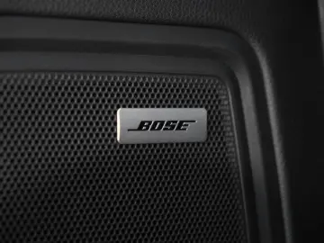 MACAN  LUFTFEDERUNG-PANO-STANDH.-BOSE-21SPYDER