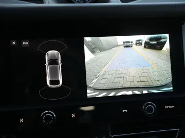 MACAN  LUFTFEDERUNG-PANO-STANDH.-BOSE-21SPYDER
