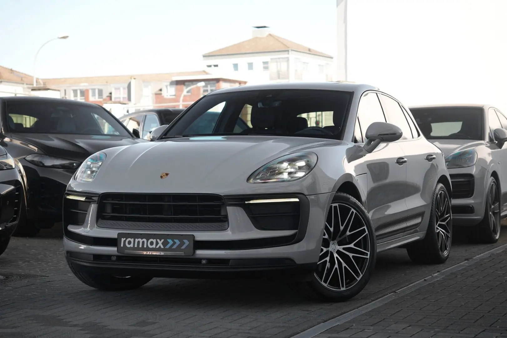 MACAN  LUFTFEDERUNG-PANO-STANDH.-BOSE-21SPYDER