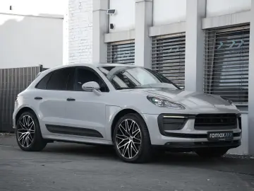 MACAN  LUFTFEDERUNG-PANO-STANDH.-BOSE-21SPYDER