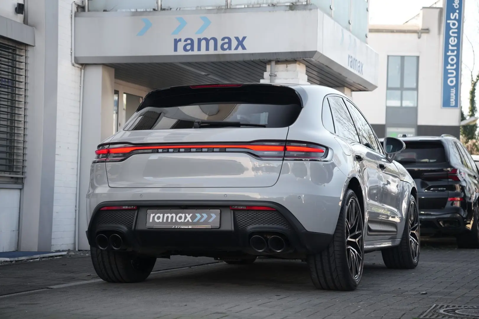 MACAN  LUFTFEDERUNG-PANO-STANDH.-BOSE-21SPYDER