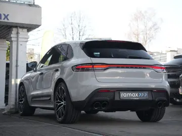 MACAN  LUFTFEDERUNG-PANO-STANDH.-BOSE-21SPYDER