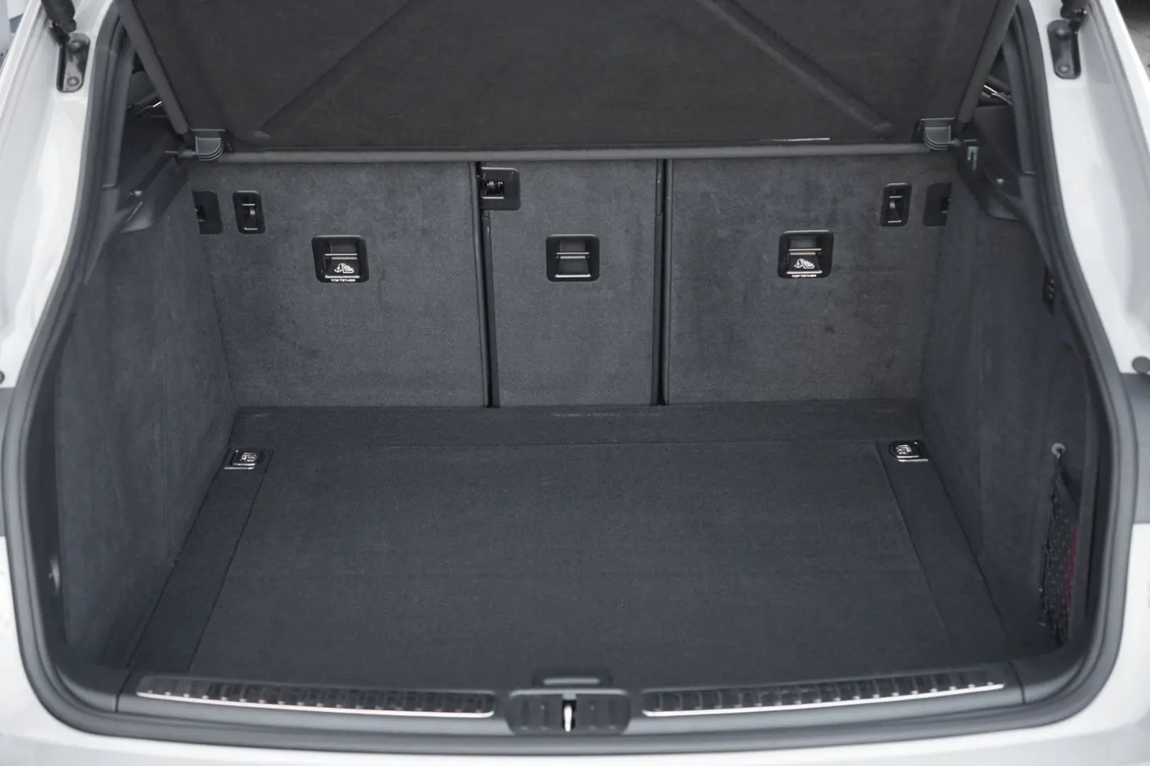 MACAN  LUFTFEDERUNG-PANO-STANDH.-BOSE-21SPYDER