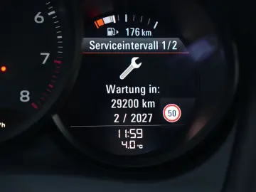 MACAN  LUFTFEDERUNG-PANO-STANDH.-BOSE-21SPYDER