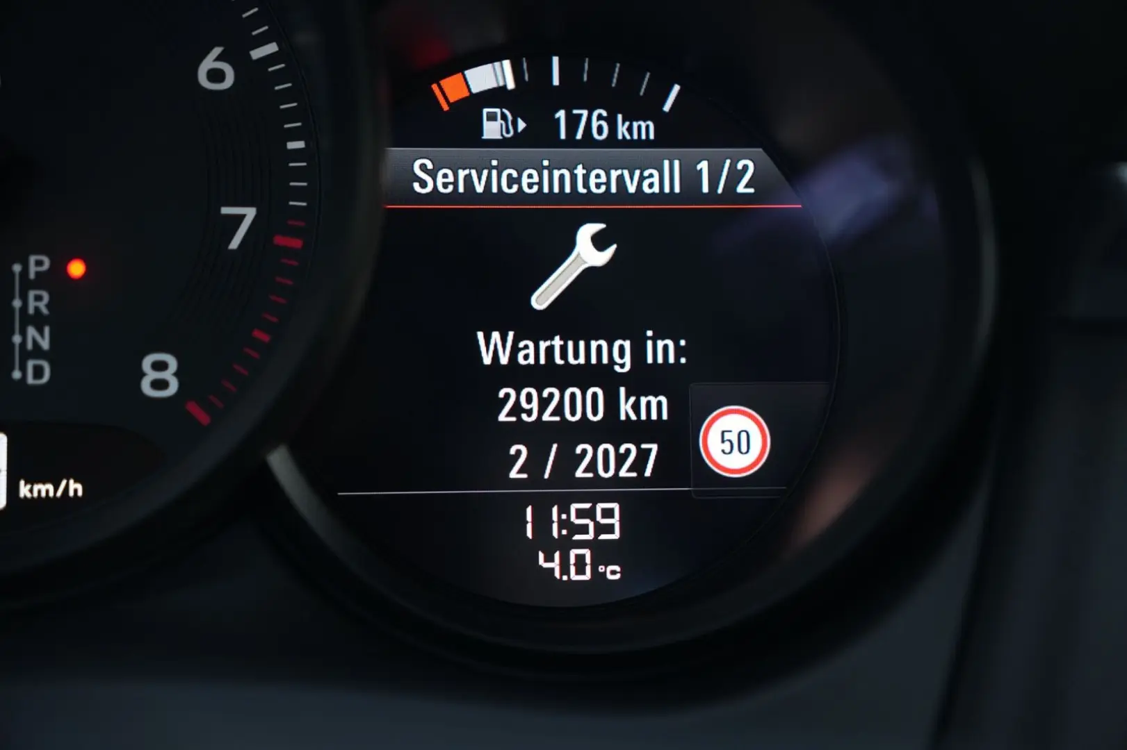 MACAN  LUFTFEDERUNG-PANO-STANDH.-BOSE-21SPYDER
