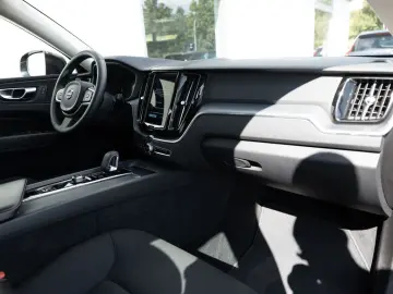 XC60 B4 Momentum Pro AWD SHZ NAVI AHK FACEL. LED