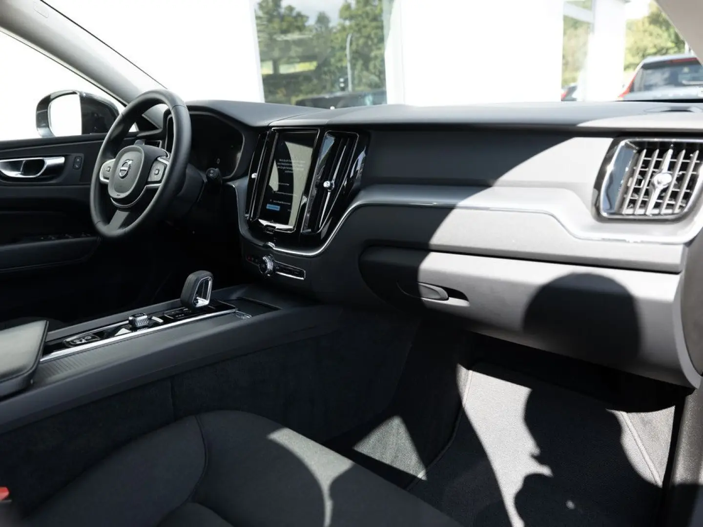 XC60 B4 Momentum Pro AWD SHZ NAVI AHK FACEL. LED