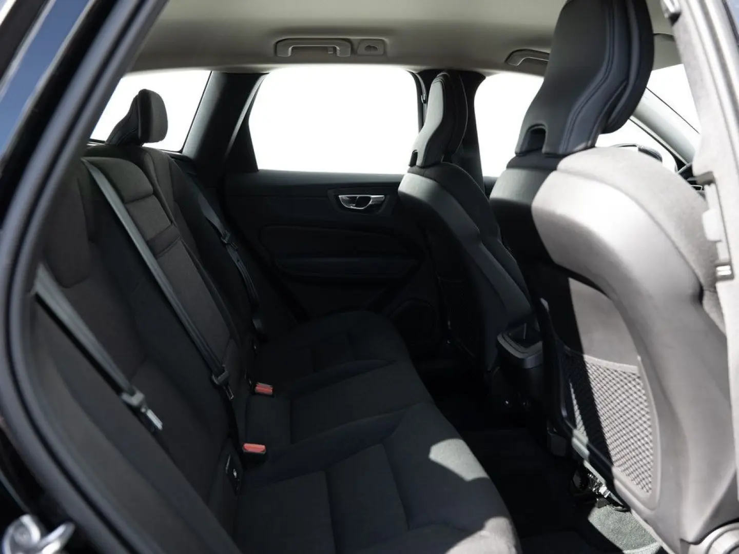 XC60 B4 Momentum Pro AWD SHZ NAVI AHK FACEL. LED