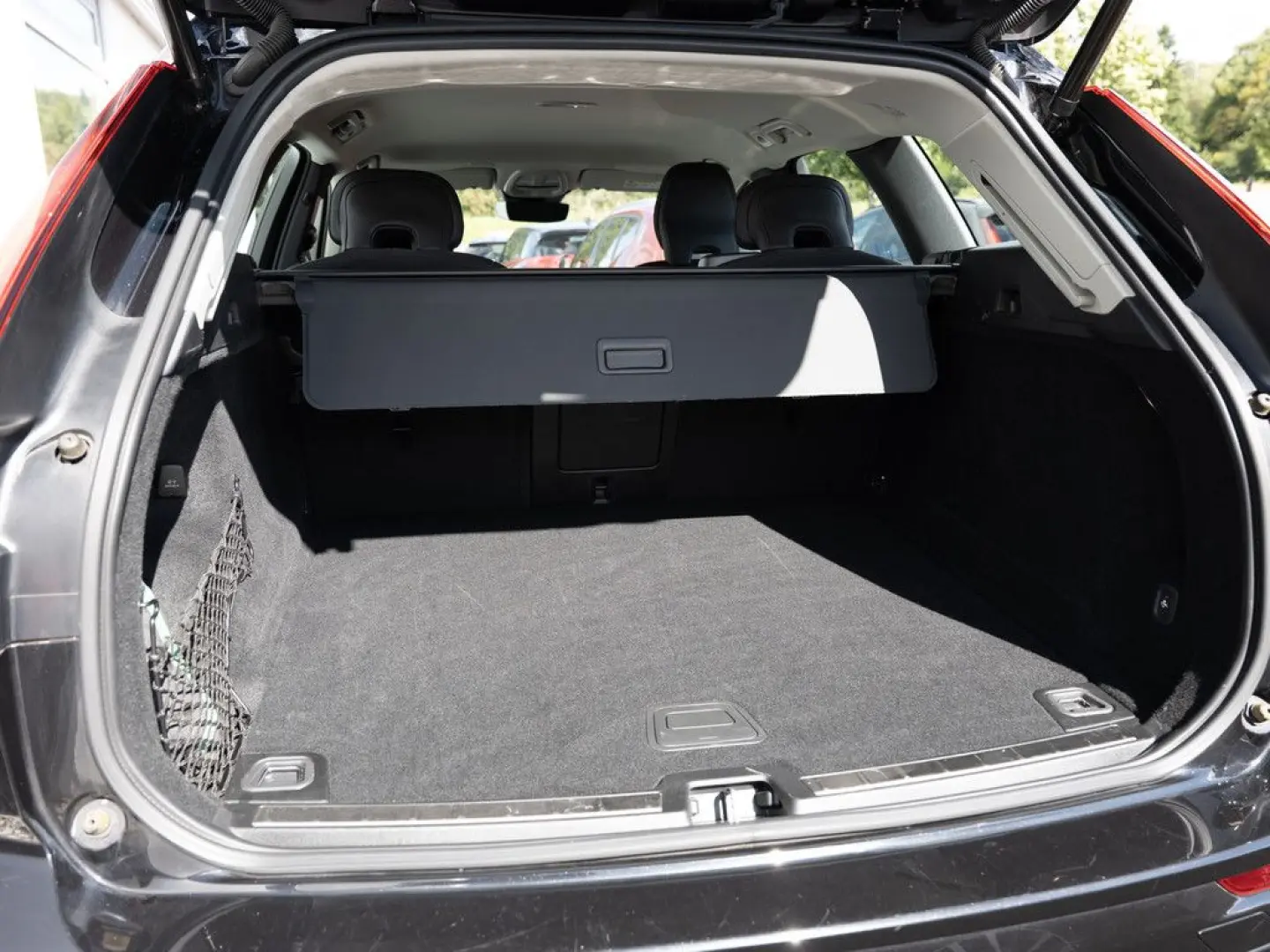 XC60 B4 Momentum Pro AWD SHZ NAVI AHK FACEL. LED
