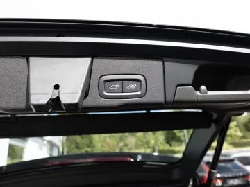 XC60 B4 Momentum Pro AWD SHZ NAVI AHK FACEL. LED
