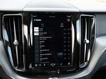 XC60 B4 Momentum Pro AWD SHZ NAVI AHK FACEL. LED