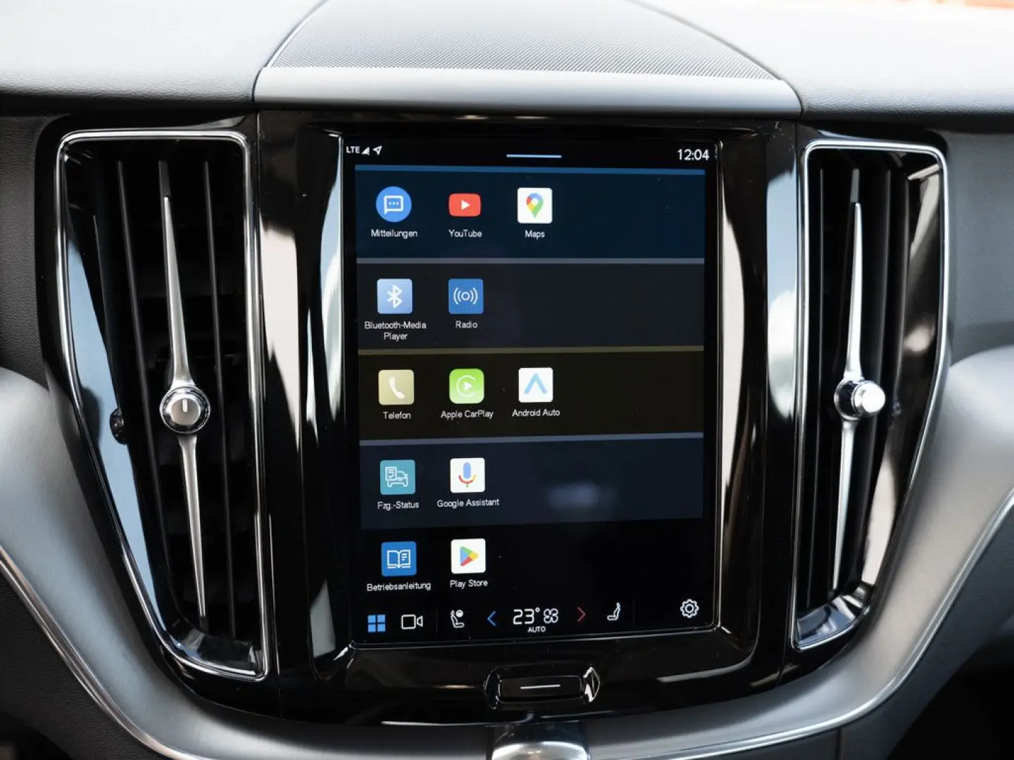 XC60 B4 Momentum Pro AWD SHZ NAVI AHK FACEL. LED