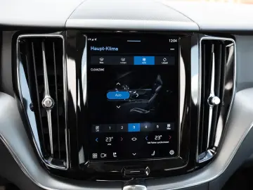 XC60 B4 Momentum Pro AWD SHZ NAVI AHK FACEL. LED